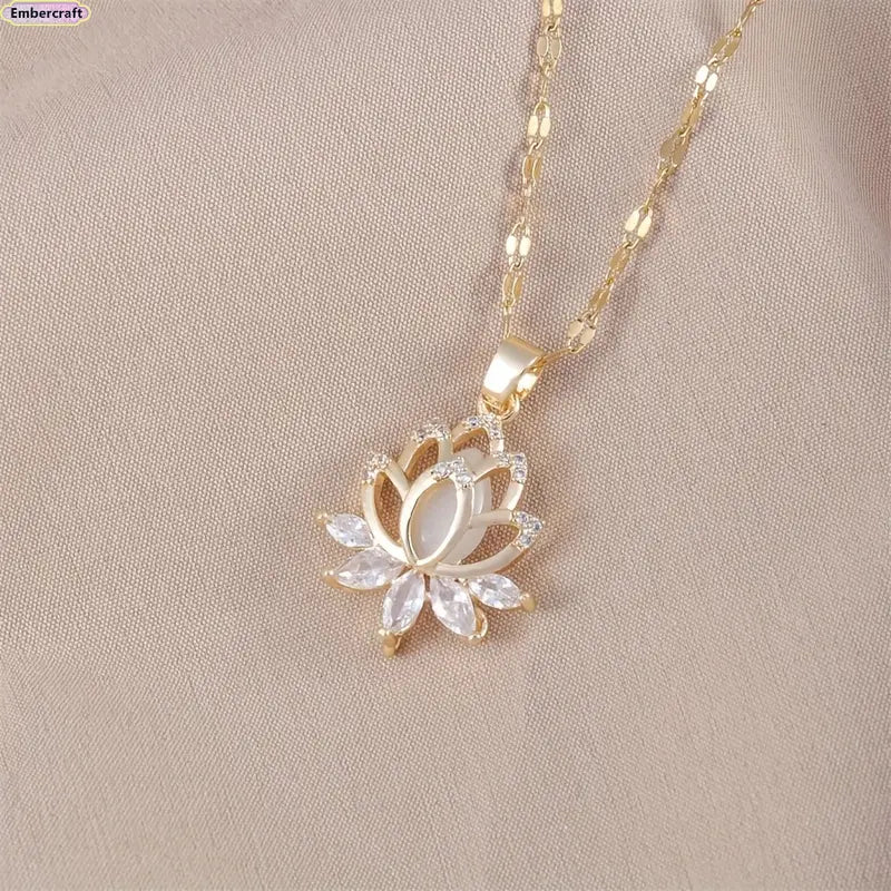 Women's Golden Lotus Pendant Necklace, Cubic Zirconia Flower Jewelry, Simple and Exquisite Women's Accessory
